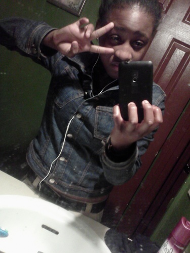 Uma Lil Cool Ass [BITCH] , I Hate Flaw Hoes Ill Keep It 1000 If You Keep It 100 Yall Mention Me For A Follow Back ( & ) Follow My Bestie @iAm_Quandra !