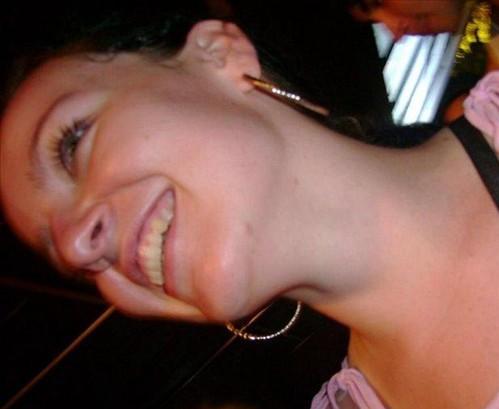 raphaelamf's profile picture. Eu já tenho idade pra ser várias coisas. Inclusive eu mesma.