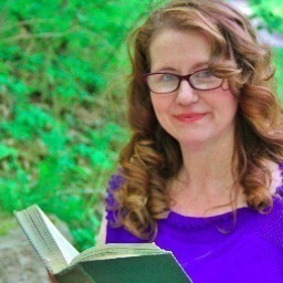 USA Today Bestselling Historical Romance Author, foodie, lover of old houses, and Holo the Husky's mom.