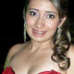 18, capricorniana, Universitária, natalense, futura Administradora, amo minha familia e meus amigos, tenho fé em Deus :D