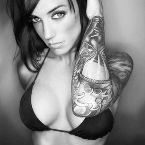 The body is a beautiful piece of art. My ink is my way of perfecting it. 21+rp
