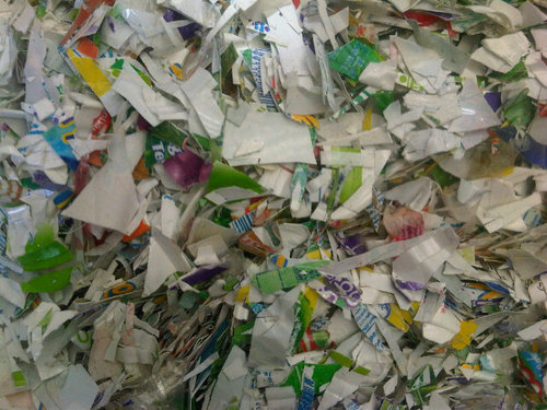 Kami menerima semua jenis limbah plastik dengan harga yang bersaing dengan sistem timbang dan pembayaran cash.hub : 081316565035