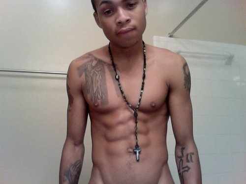 I be that nigga keith. Im a Trill ass nigga. 16. single. Tatted up. Looking for a girl. I do crazy shit. Fuck who dnt like it.