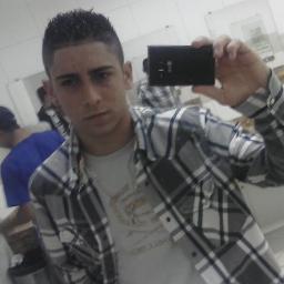 aeee !! tenho 15 anos  so chato  dificio de ligar  mais  esto aprocura da minha princesa  *--* !