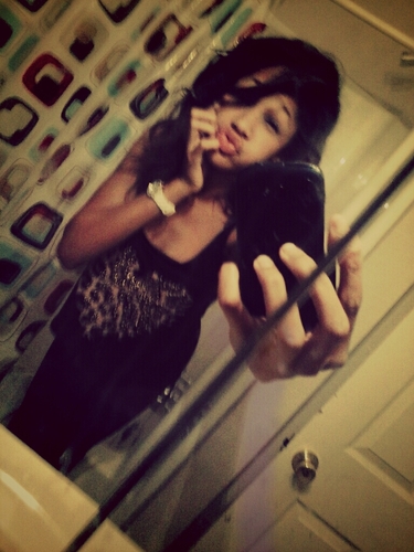 Dope Af! Hella' Cute:). iRapp (:! Future Modele (: 
Kik- Beautiful_Thug123