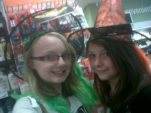 follow me ok? ;D love music, fashion and having a laugh ;-) follow me on instagram - jammydodger02
