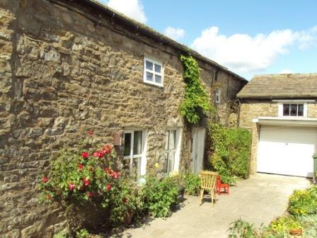 Overdale is a roomy 17th century 3 bedroom holiday cottage in the Yorkshire Dales. Ideal for biking & walking Stunning views Garden -perfect for children/ dogs