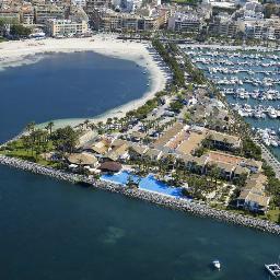 Puerto deportivo situado en el norte de la isla de Mallorca. Ofrece 745 amarres entre los 6 y los 30 metros de eslora y una amplia gama de servicios.