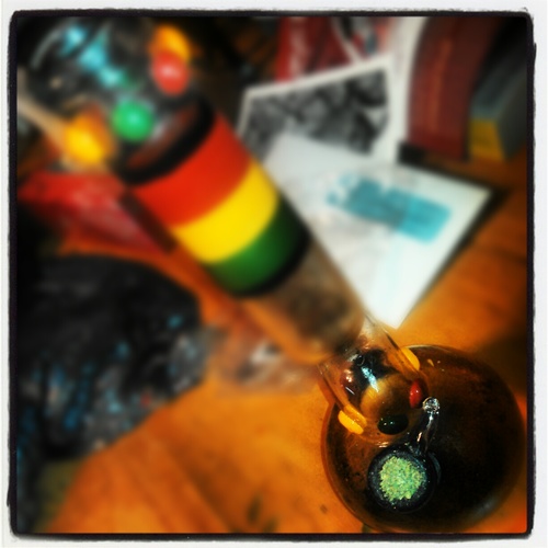 I like bowls for breakfast , I like bacon in my pancakes . Don't worry , smoke weed. & be happy..
21yearsyoung.
#stonernation #peaceloveweed ;)