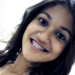 α meninα do sorriso sincero;dα risαdα esquisitαα; dos sonhos impossiveis;dos αmigos perfeitos;do corαçαo enorme...que αmα α vidα;que ficα feliz com um αbrαço...