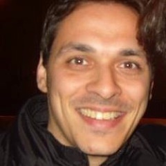 Non perdere tempo a discutere con gli sciocchi e i chiacchieroni : la parola ce l'hanno tutti, il buon senso pochi.