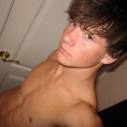 university student in the uk
love food, friends, sailing and skiing