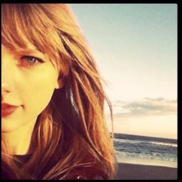 By reading this Bio, you will be force to press the follow button ;) And I promise I'll follow back.. And Im a swifty :) Crazzyy deeply in love with Taylor :)