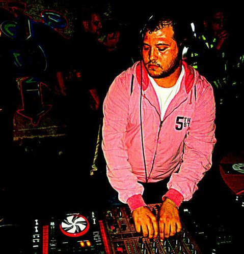 me gusta la musica divertime y sobretodo dibertirme escuxando musica