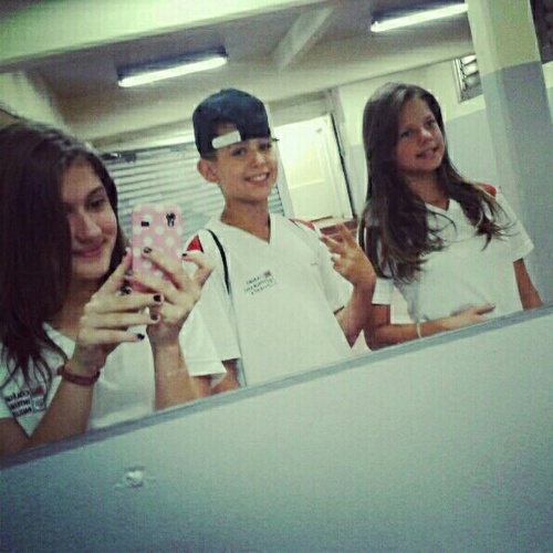 Amigos vários os de verdade conto nos dedos te amo maninha s22 goda e obesa mas alem de tudo te amo. MInha nova sis @Ree_Oliiveeira s2 s2