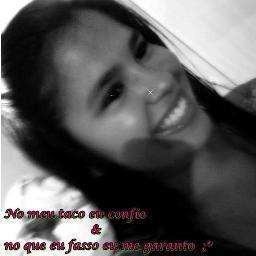 Não ligo que me olhem da cabeça aos pés..porque nunca farão minha cabeça e nunca chegarão aos meus pés*--*