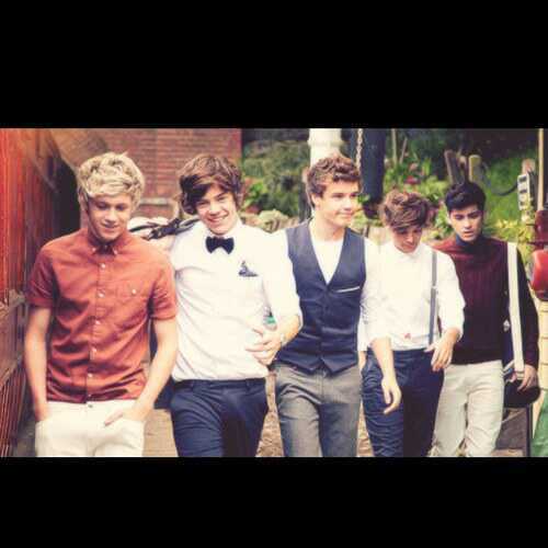 Facts inventados sobre los chicos de 1D y __ (Tú). Si quereis follow back, pedidlo.