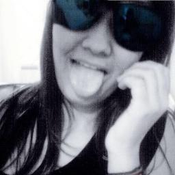 Ouço rap, falo mano, muleke, velho, falo palavrão, e continuo sendo menina. E aí sociedade, vai fazer o quê? Zika mermo, tio!