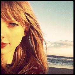 Taylor taught me not to be afraid, she inspires me in every one of his songs, charms me every smile, and gives me strength to go on when everything is dark. ♥