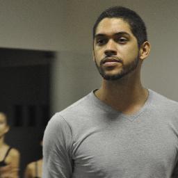 Cantor,back vocal,compositor,apaixonado pela arte da musica,voz plena!