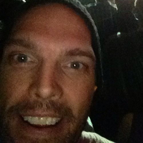 Resident Filmmaker for webby award honoree https://t.co/YAuv3a0n73. Also Addicted to pretending to be a rockstar. Has skillz as a father, sailor and tv editor.