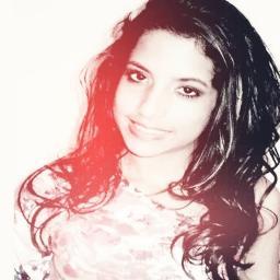 'Ooooquee Dizer sobre mim?Sou muitoo legal quandoo vcs me conhecer vão me adorar e eu vou adorar voocs...Aααα e Segue láa tαα