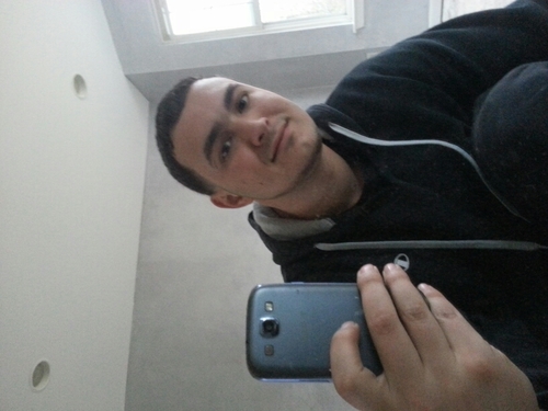 AxhiB's profile picture. free life liven , love catchen them nice breezes, love cold hearts i light a match to em