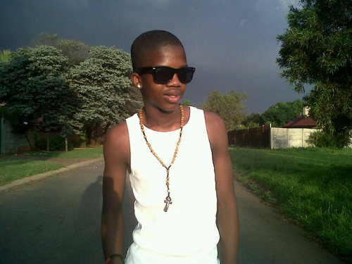 We live in a huge wOrld...byt to my surprise I met yUu... And ta thank the wOrld we 2geda!!!!