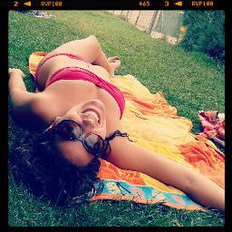 Raqeliin's profile picture. Deja a tu alma cantar, bailar y querer infinitamente, eres tú en estado puro.