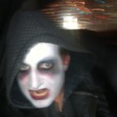 DiarioDeTre's profile picture. ¡Hola! Soy Tré Cool y esto es Jackass
-Se sube a un monociclo y pierde un testículo-
Primer Diario de Tré! Verificado :3
https://t.co/OuwWtlP1