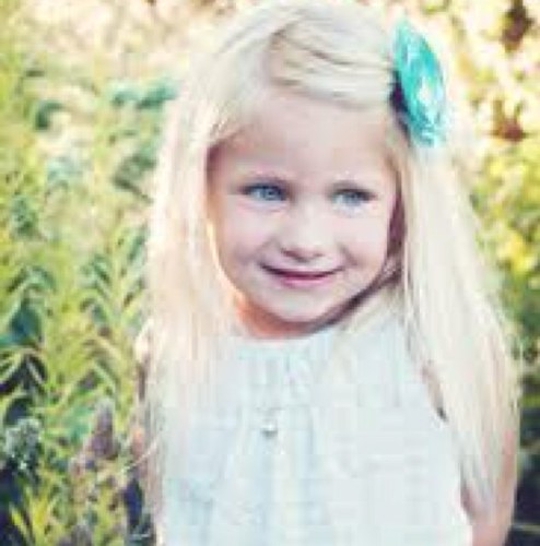 Im Ruby Mellark, Katniss's and Peeta's daughter. Maybe i can be the next girl on fire. Stay strong and believe in your dreams (THG RP)