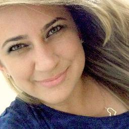 Acredite: Seu sorriso é um veneno para aquele que quer te derrubar.


Facebook- http://t.co/349XRLur