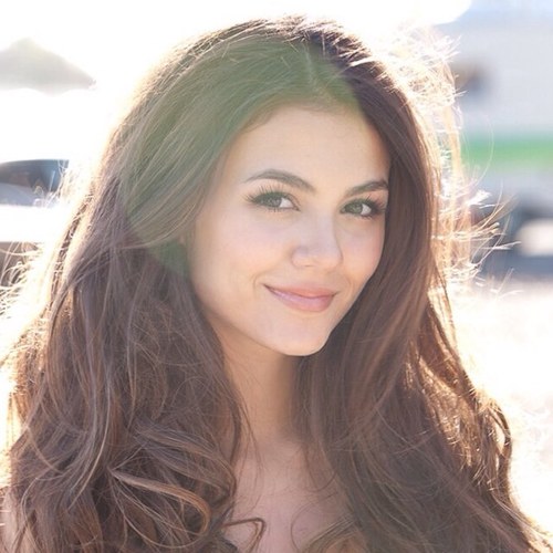 I love @VictoriaJustice, she is 1 of the most amazing persons I know! She tweeted me at the 9th of July, at 10pm, It was one of the best moments of my life!