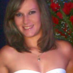 23 anos, Fisioterapeuta em formação, Facilitadora do Curso GRH,  Flamenguista, Descolada, Extrovertida, Romântica, Estressada, Dramática, Adorável.