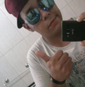 Caio...amo anime futebol e cafe...para maus irformaçoes sigam-me hihi'