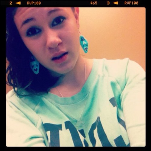 Hi_im_different's profile picture. Uhhh hi:)