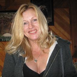Canadian Hockey Mum who loves animals