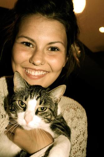 TrudeauRose's profile picture. I hate cats.