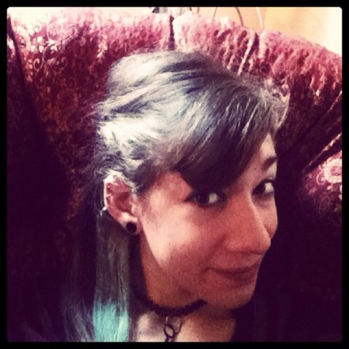 birdfeatherss's profile picture. a woman is more dangerous than a loaded pistol