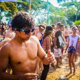 Rayvailant's profile picture. Eu sou a pessoa que bota as aranhas nas paredes da sua casa enquanto todos estão dormindo.