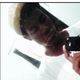 ←←←O daa foto alii do ladoo. °eu sou assim°... • O meninoque, mesmo triste, sorri .• O menino que, mesmo apaixonado, ignora. • O menino que, mesmo feliz, chora