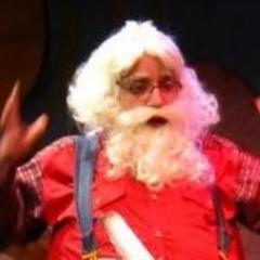 He decidido dejar de hacer regalos costosos. Mejor cosas con las manos! un lindo títere, una casa de palitos de helado! jojojo! no se endeude.