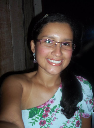 sou meiga, adoro fazer amizades ir p a igreja logico e gosto de passear no shopping.