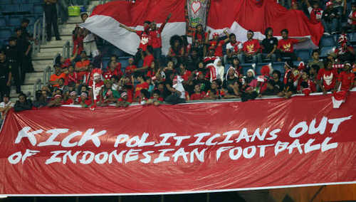 Kecanduan sepakbola. | football_dict@yahoo.com