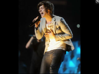 Loving 1/5 in One Direction, he is Harry Edward Styles from Indonesia. Owner : C • Admin : M,M.