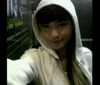 Menyanyi . melukis dan main musik dj