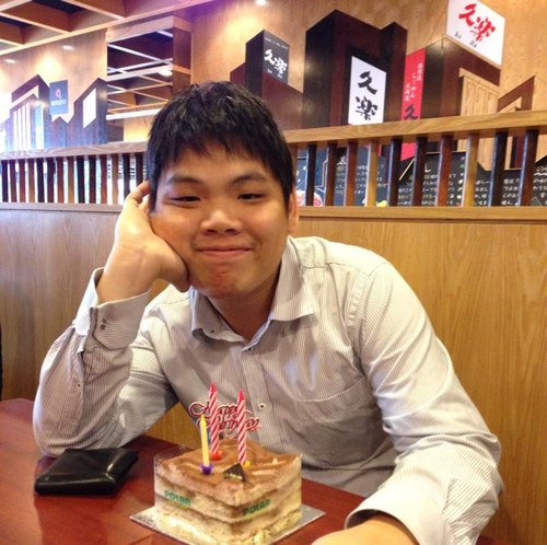 Nerd. Apple Fanboy. Semi-Vege & Semi-Meat lover.