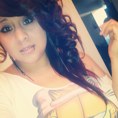 Singe, love to dance, becomeing a chef cooking is my pasion3 &- follow and ill follow back c;