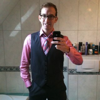 // Werkzaam in NHN // Mavo, MBO [WTB] en HBO [TBK] diploma op zak // Versleten ONK/BeNeCup motorcoureur//