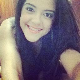 - apenas uma pequena menina
com sonhos de uma grande mulher. vivendo num mundo surreal e estressante,
tentando apenas ser feliz ! ;)